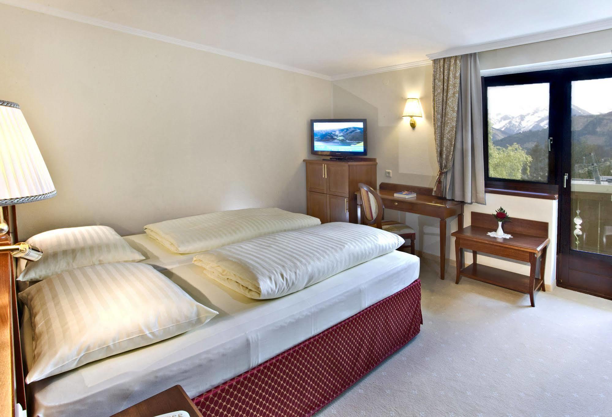 Hotel Berner ツェル アム ゼー エクステリア 写真