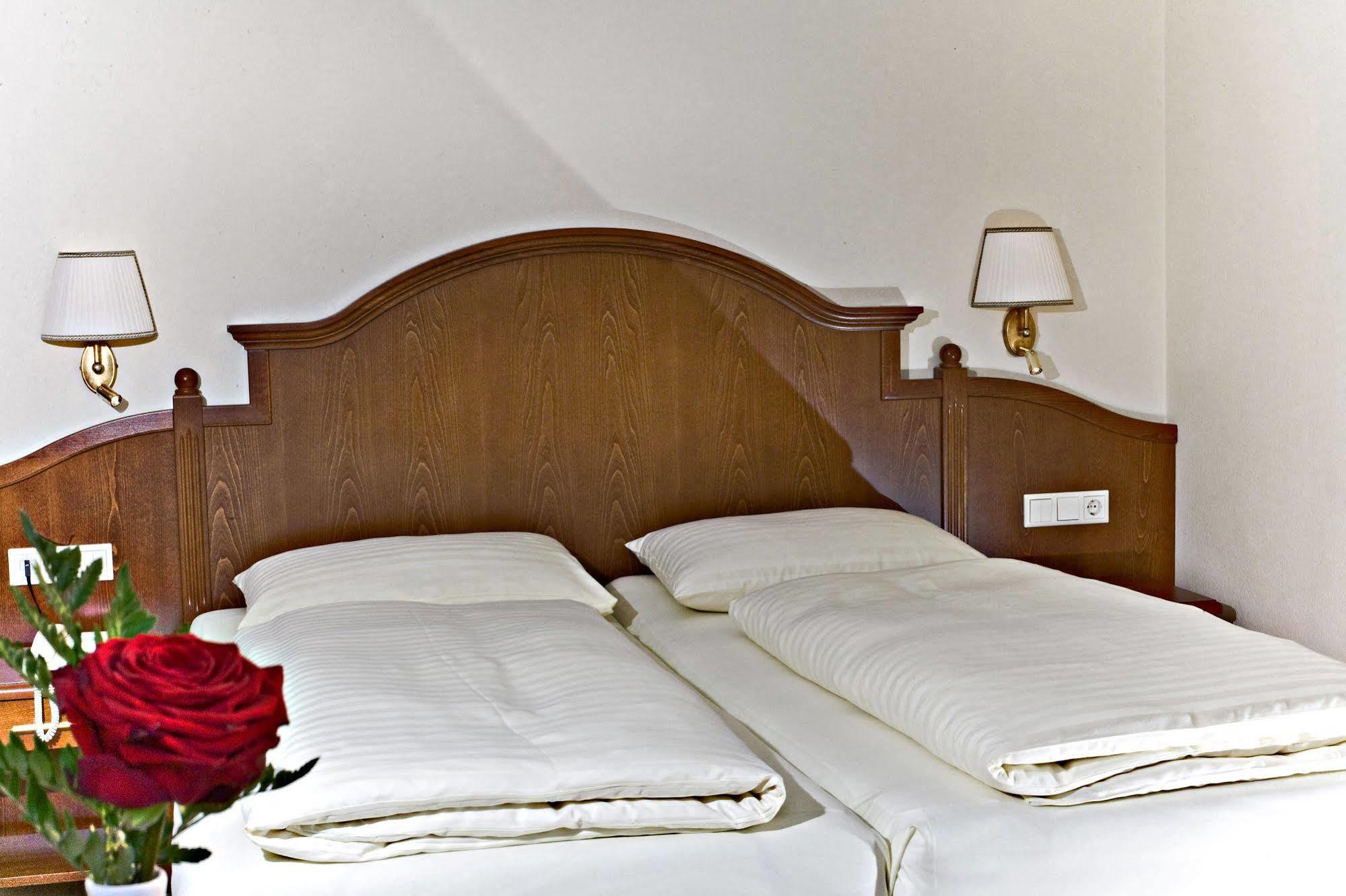 Hotel Berner ツェル アム ゼー エクステリア 写真
