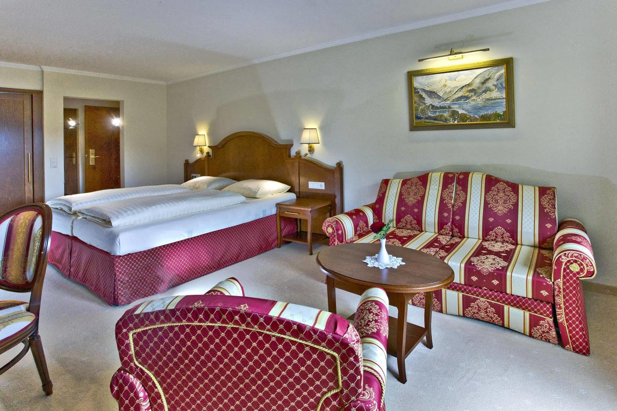 Hotel Berner ツェル アム ゼー エクステリア 写真